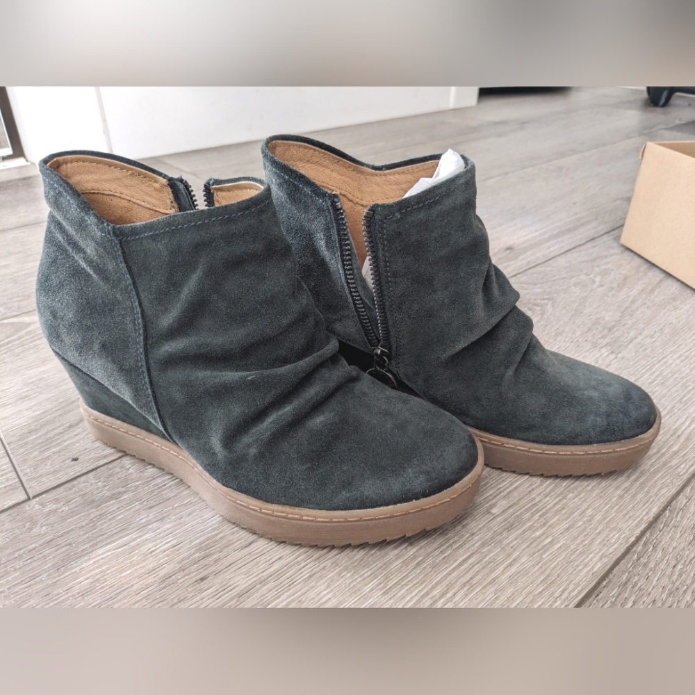 Aqua Soft Siri Wedge Boots